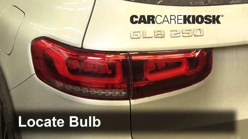 2020 Mercedes-Benz GLB250 4Matic 2.0L 4 Cyl. Turbo Éclairage Feux de marche arrière (remplacer une ampoule)